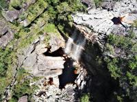 Vista frontal da Cachoeira do Capivari