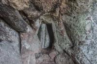 Acesso a caverna Percival Antunes (Gruta do Meio) que fica no topo da Pedra do Segredo. Fotografia: Carlos Peixoto, 2014.