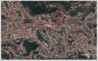 Figura 3 - Imagem de satélite com a localização e acesso a Mina do Chico Rei, a partir da Praça Tiradentes, centro de Ouro Preto (Fonte: Google Earth, 2020).