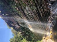 Vista frontal da Cachoeira do Capivari