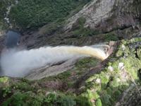 Vista do efeito que parece uma fumaça da cachoeira. Foto: Violeta de Souza Martins,2020.