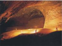 Um dos grandes salões da caverna. 