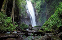 Com 53 metros de altura, a cachoeira de Meu Deus é o atrativo principal do Geossítio