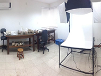 Sala de pesquisa e estúdio fotográfico para rochas e lâminas 
