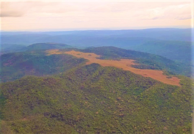 Vista area do plat latertico, na Serra dos Carajs, Municpio de Parauapebas (PA)