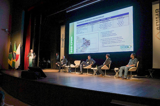 Marcio Remédio, diretor de Geologia e Recursos Minerais do SGB, durante apresentação no Simexmin. Foto: Núcleo de Comunicação do SGB