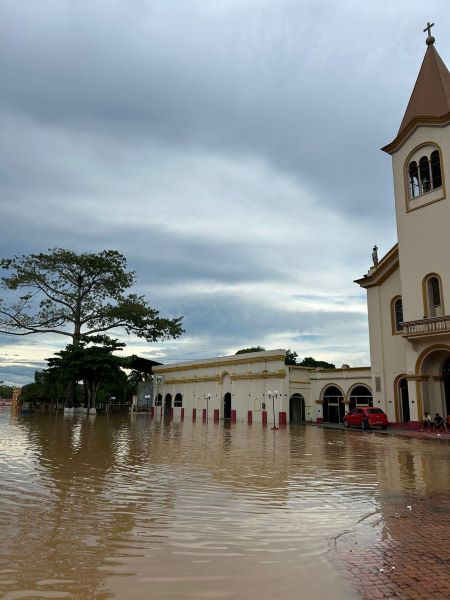 Em Rio Branco, foi registrada o 5 maior nvel da histria: 17,52 m (Foto:Victor Malverdi/SGB)