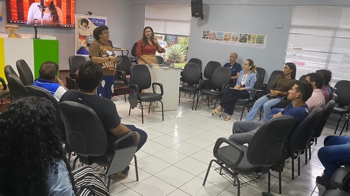 Roda de conversa com as autoras Eva da Silva Alves e Clia Marques em Porto Velho. Foto: Divulgao SGB