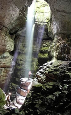 Interior de uma caverna no Alabama (EUA)